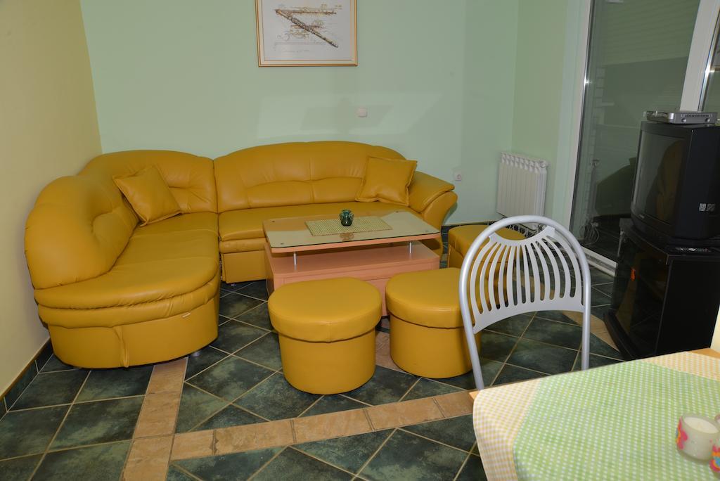 Rooms And Apartaments De Niro Търпейца Екстериор снимка
